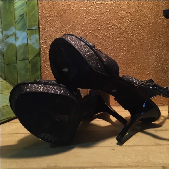 MK. Heels 👌🏼 - Picture 4 of 4